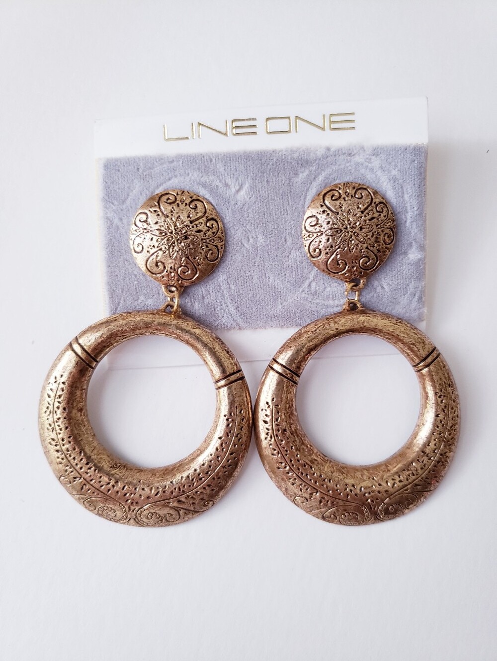 Vintage Line One Round Hoop Earrings